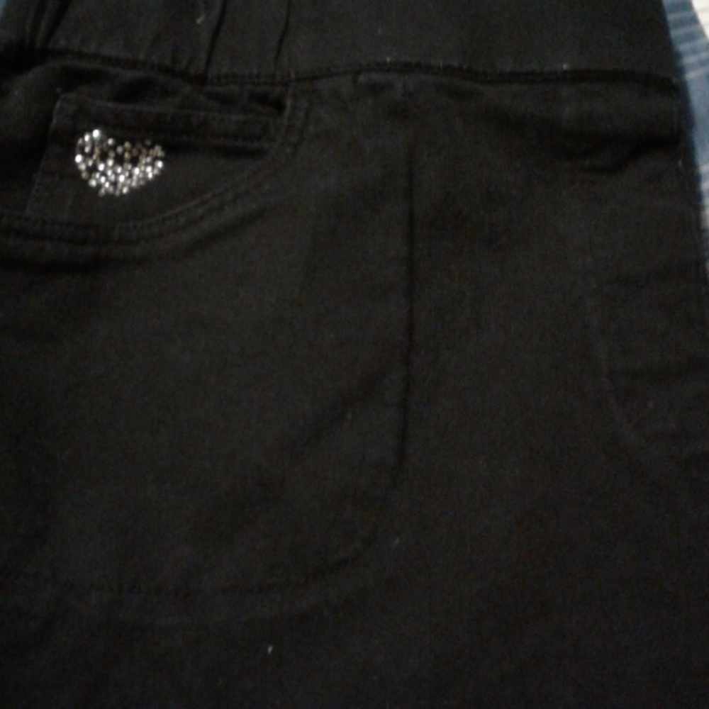 Capri pants, zipper & sparkles on the hem